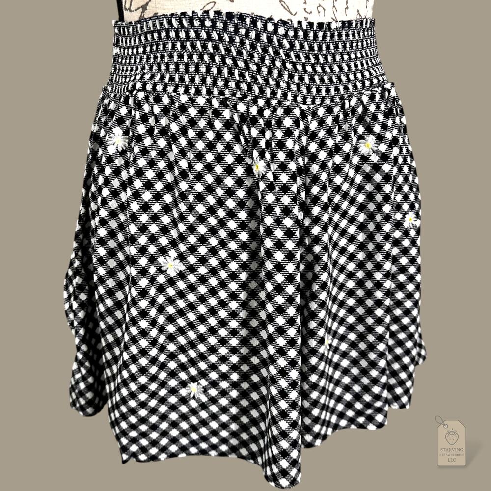 Victoria’s Secret PINK Black White Gingham Daisy Shorts Size L Smocked Waist - Picture 3 of 7